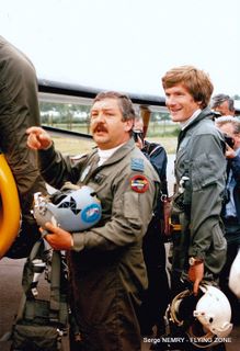 Le commandant Louitje Baum et Thierry Boutsen fin prêt.