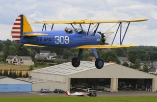 Retour du Stearman au dessus de terrain de Temploux-Suarlée.